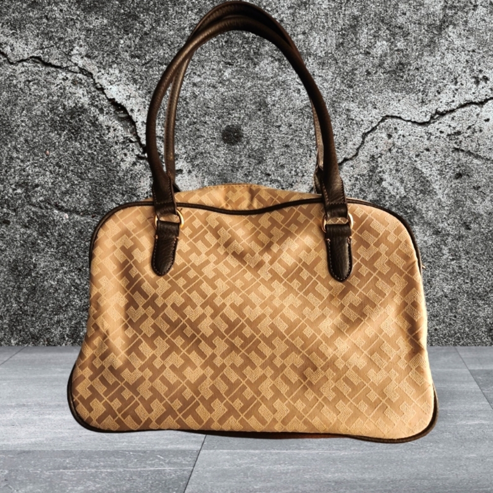TOMMY HILFIGER Monogram Shoulder Bag - Picture 3 of 5